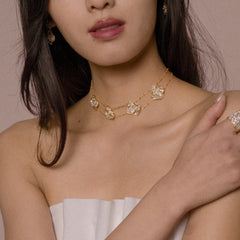 Two-layered leavers lace ripple necklace