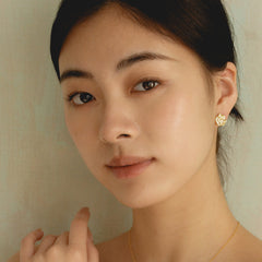 Blooming rose stud earrings with black agete, mother of pearl, mother of pearl (Silver), blue chalcedony, pink chalcedony; Blooming rose ear clips with black agete, mother of pearl