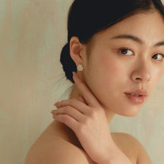 Blooming rose stud earrings with black agete, mother of pearl, mother of pearl (Silver), blue chalcedony, pink chalcedony; Blooming rose ear clips with black agete, mother of pearl