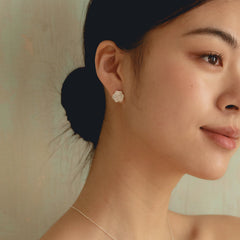 Blooming rose stud earrings with black agete, mother of pearl, mother of pearl (Silver), blue chalcedony, pink chalcedony; Blooming rose ear clips with black agete, mother of pearl