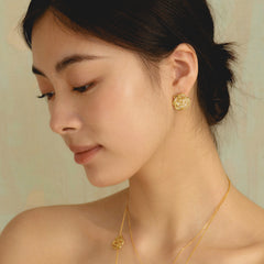 Blooming rose stud earrings with black agete, mother of pearl, mother of pearl (Silver), blue chalcedony, pink chalcedony; Blooming rose ear clips with black agete, mother of pearl