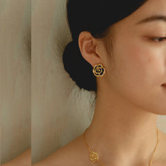 Blooming rose stud earrings with black agete, mother of pearl, mother of pearl (Silver), blue chalcedony, pink chalcedony; Blooming rose ear clips with black agete, mother of pearl