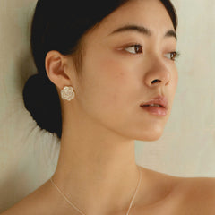 Blooming rose stud earrings with black agete, mother of pearl, mother of pearl (Silver), blue chalcedony, pink chalcedony; Blooming rose ear clips with black agete, mother of pearl