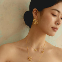 Blooming rose stud earrings with pearl