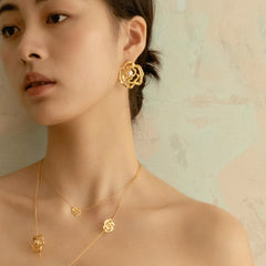 Blooming rose stud earrings with pearl