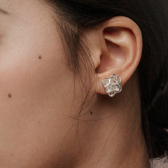 Lace Ripple ripple stud earrings