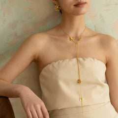 Adjustable long necklace with movable blooming rose drops