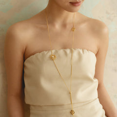 Adjustable long necklace with movable blooming rose drops