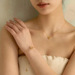 Blooming rose mother-of-pearl bracelet