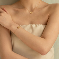 Blooming rose mother-of-pearl bracelet