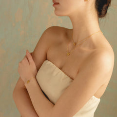 Blooming rose mother-of-pearl bracelet