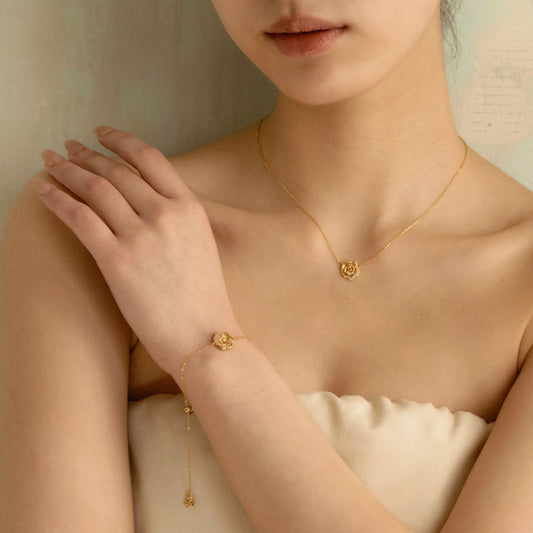 Blooming rose mother-of-pearl bracelet